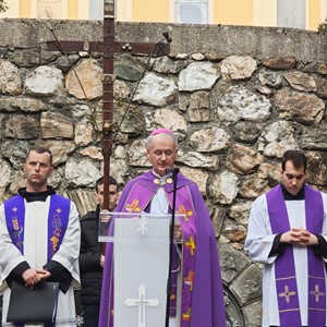 Nagovor nadbiskupa Kutleše na kraju pobožnosti Križnoga puta na Ksaveru